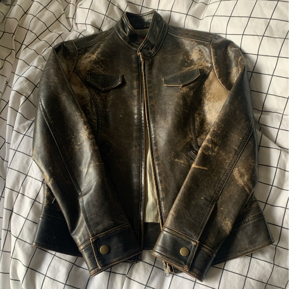 vintage women’s leather jacket!!